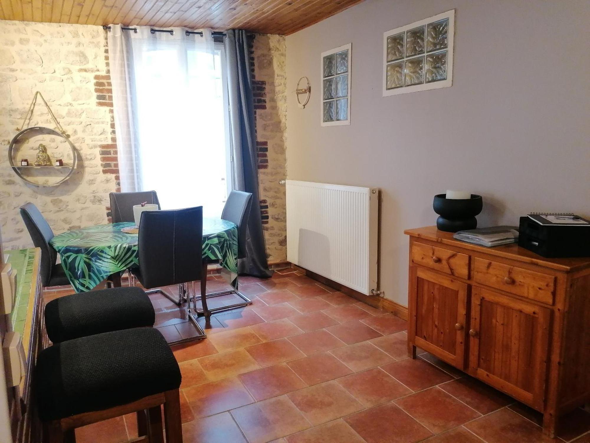 Gite A Sees Avec Garage Prive En Centre Ville Habitación foto