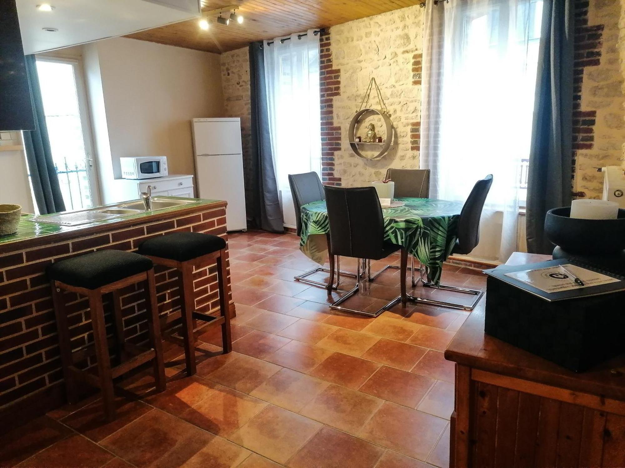 Gite A Sees Avec Garage Prive En Centre Ville Habitación foto
